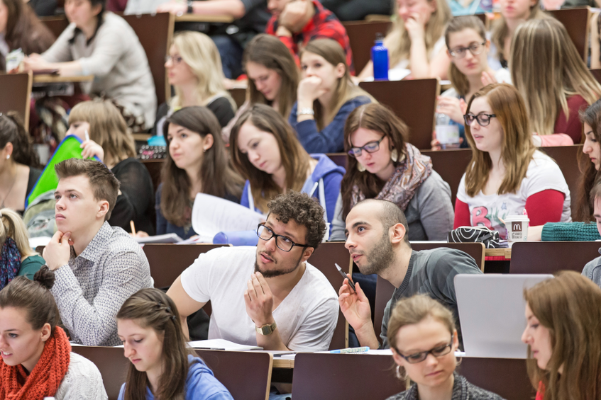 Students in lecture room. Photo: © University of Vienna